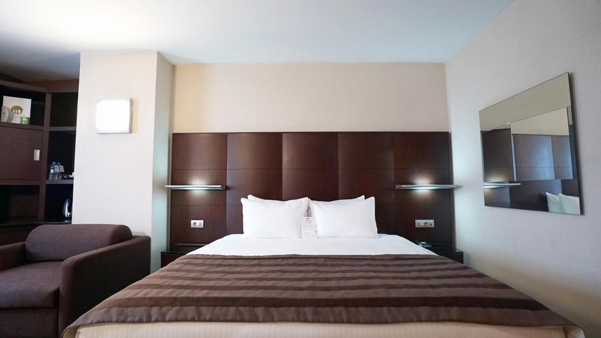Adjoining Deluxe Family Room,1357363772:JPEG